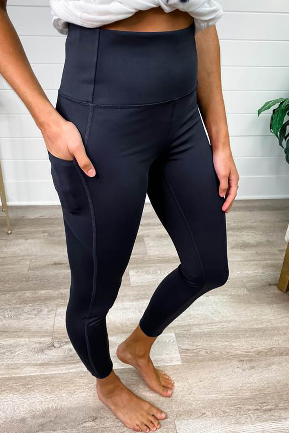 Black Tummy Control Sports Leggings with Cellphone Pocket